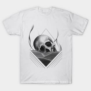 Human Skull Buried in a Bed of Sand with Geometrical Lines T-Shirt